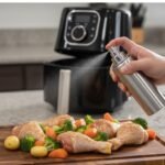 Borrife um pouco de óleo nos alimentos antes de colocar na Fritadeira Air Fryer