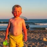 Protetor solar infantil realmente protege a pele sensível das crianças